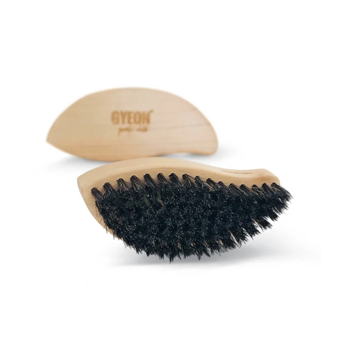 Kartáček na kůži Gyeon Q²M LEATHER BRUSH